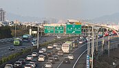 國道南下車潮　今上午湧現