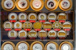 一年三百六十五天，一天二十四小時不關店的世界豆漿大王，吸引了許多饕客前來品嚐，現場還有許多名人合影或簽名盤。