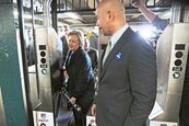 「嗶經濟」升級　紐約地鐵更方便