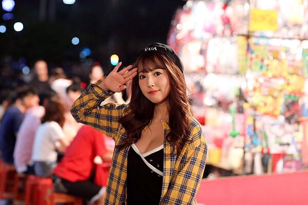 三上悠亞曾在節目上透露,單片酬勞即可在東京世田谷區買房(翻攝自三上悠亞臉書專頁)