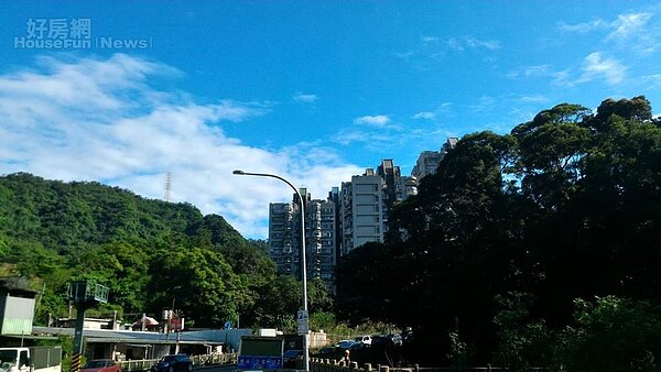 3. 南港公園面積高達17公頃。