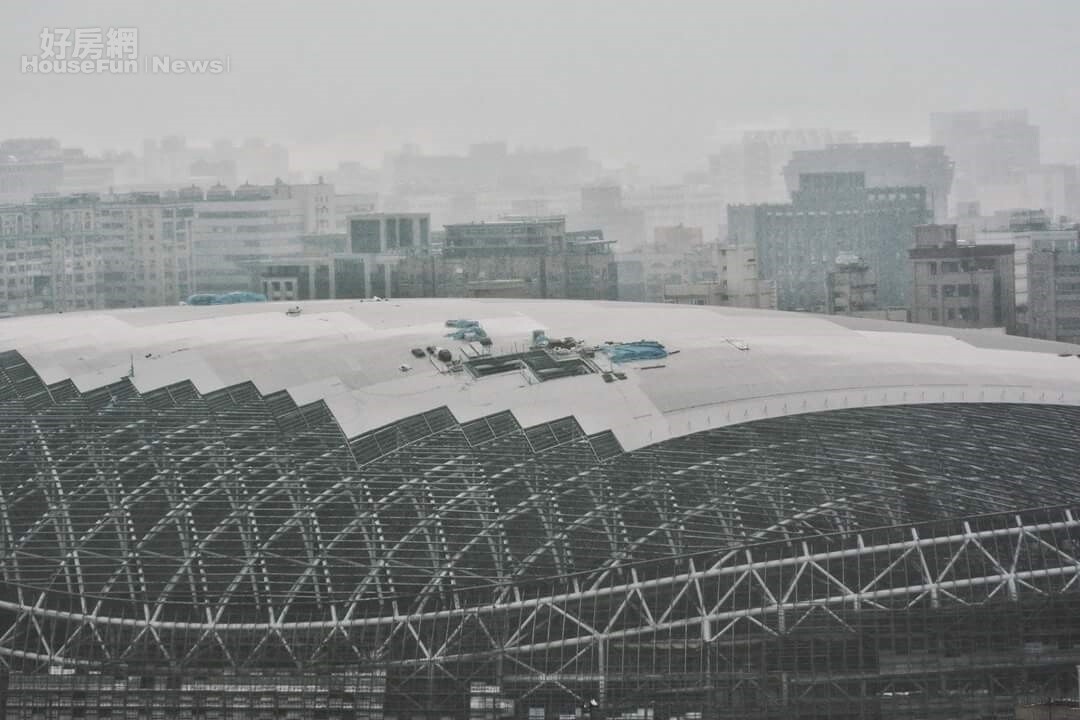 台北市長柯文哲下令,由鄧家基、林欽榮及陳景峻3位副市長率領主要局處首長,將高達233場大巨蛋相關會議紀錄全部公開,掃除外界長久以來對大巨蛋案的誤解與非議。。(好房網News記者 陳韋帆/攝影)