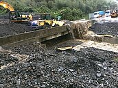 共伴效應　豪大雨下到周日
