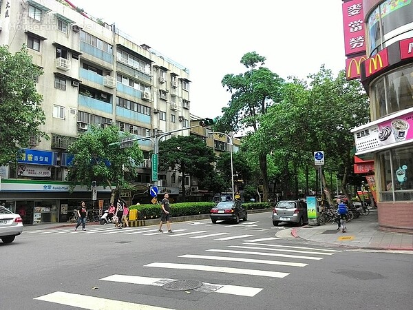 5. Eason曾在民生社區附近的撫遠街租屋。