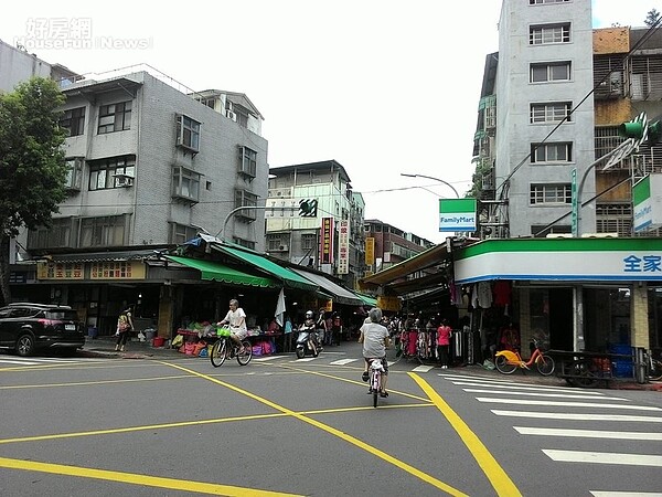 6. 新東市場很好採買,Eason都自己下廚節省開支。