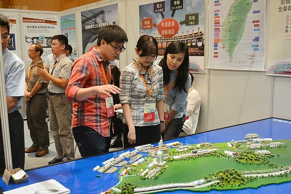 高鐵招商,軌道經濟吸引許多人前來參加。(好房網News記者 陳韋帆/攝影)