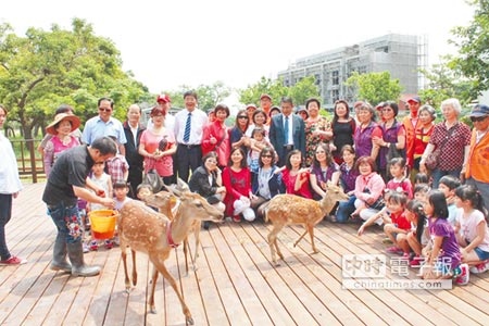 鹿港鎮公所7月15日將在鹿港生態公園推出「小鹿．親水野餐趣」活動，邀請大、小朋友一起來為7隻小鹿命名。（吳敏菁攝）