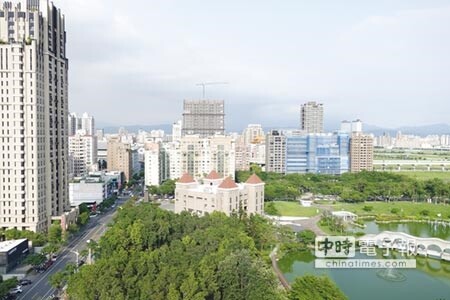 台中8期區域內擁有萬坪綠地，居住環境佳，是近年頗受矚目的自住區段。 圖／曾麗芳