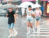 雷雨至周五　遇密集打雷躲室內