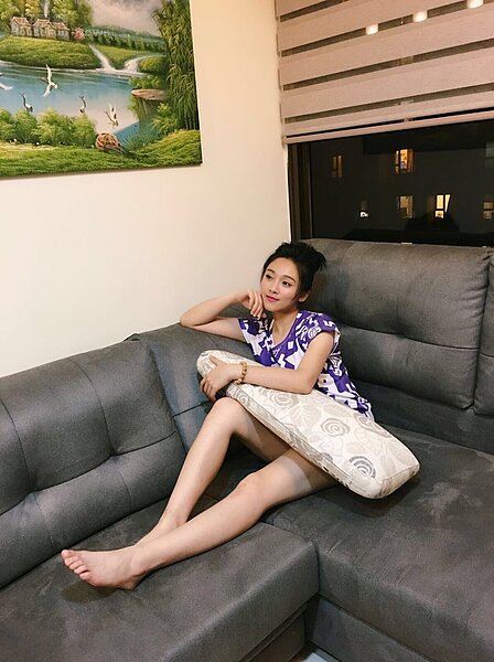 3.	張文綺將收入交給父母打理，媽媽贊助頭期款買房，自己付房貸。
