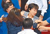 前瞻混戰！邱議瑩遭許淑華巴掌襲擊