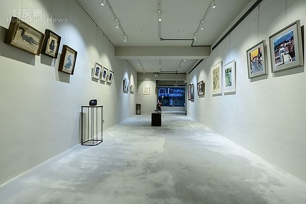 4. 室內空間簡單樸實,讓藝術品成為最好的主角。