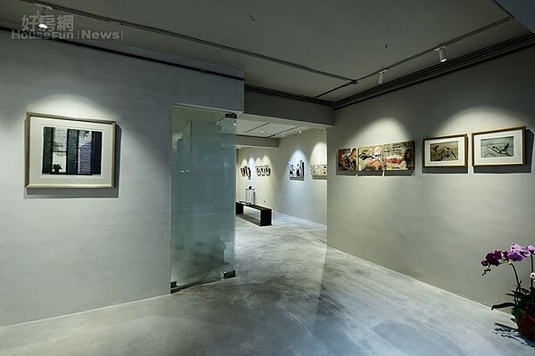 5. 天花板上設有軌道燈,營造室內獨特的光影。