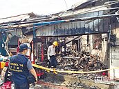 紫南宮旁暗夜大火　5店燒毀