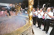 李應元龍山寺上香：滅香是媒體寫錯