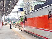 賊剪電纜　引爆台鐵號誌掛點