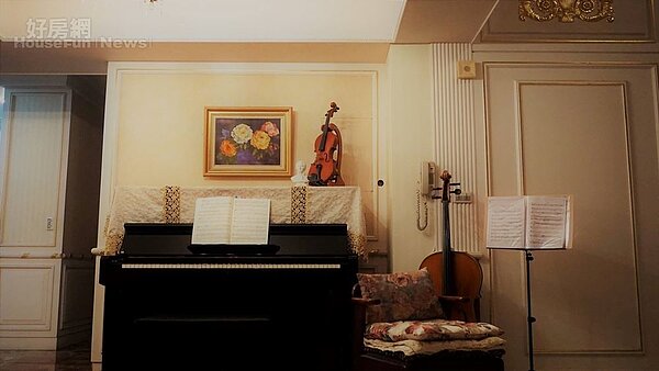 3. 鋼琴、大小提琴是朱嘉雯親子常練的樂器。