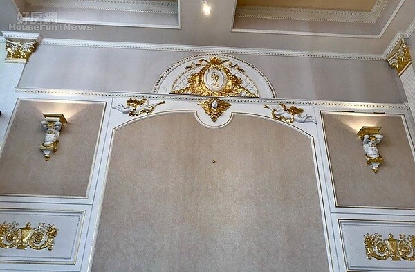 5. 以白、金、米色為設計主調。