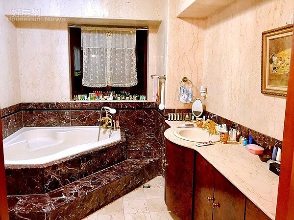 7. 浴室足足有一個小房間大。