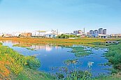 高市鳳山圳滯洪池啟用　綠地宜休憩