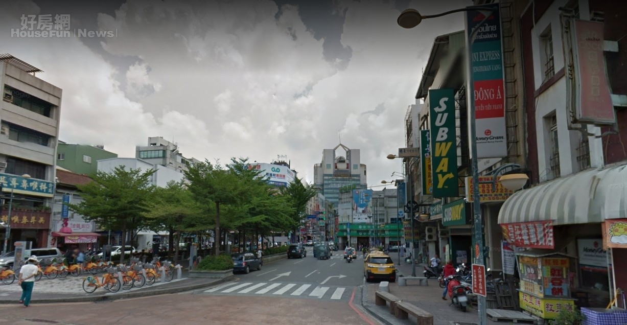 彰化縣不少商街聚集成有名的商圈，圖為彰化縣員林市車站前 (翻攝google map)
