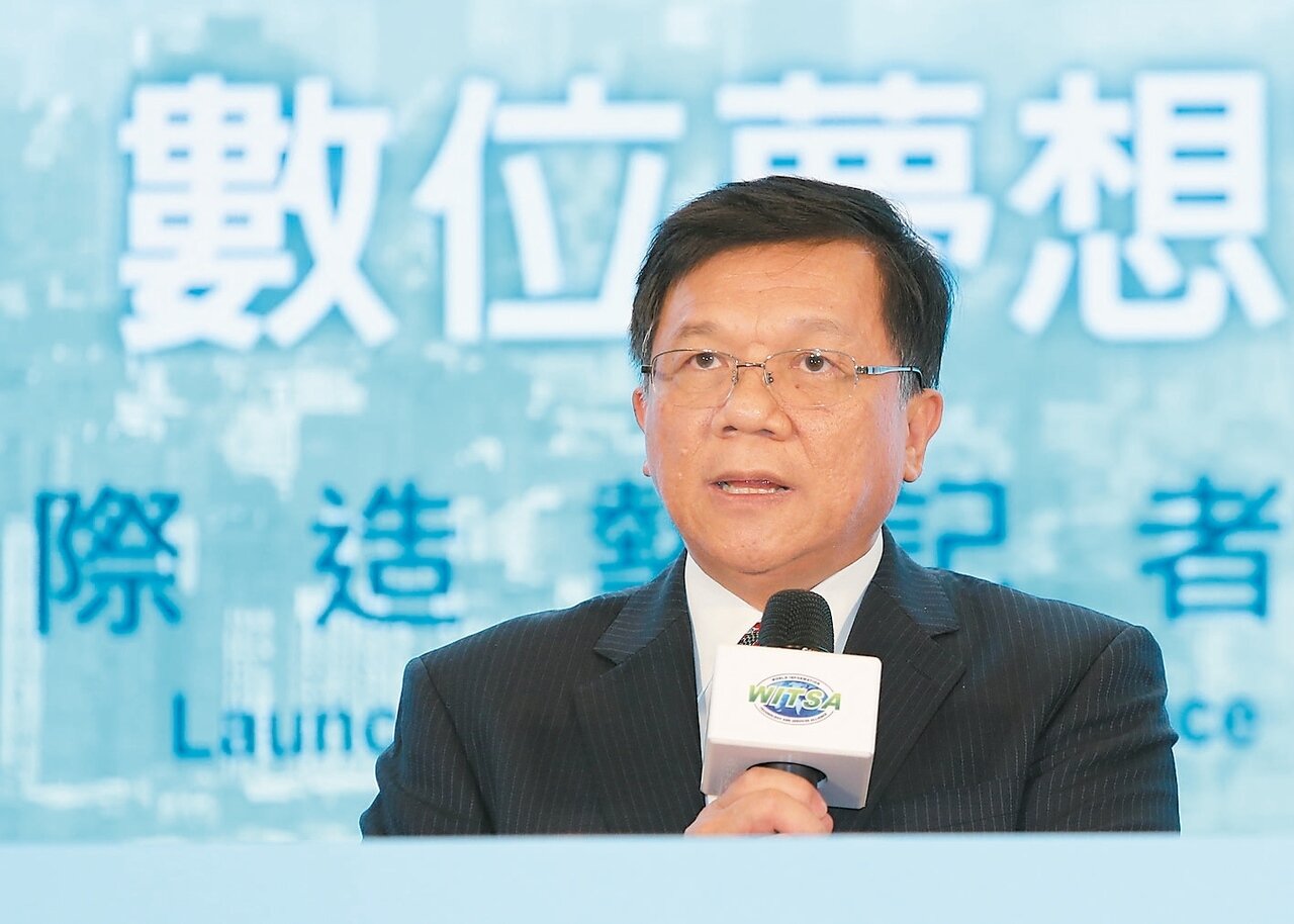 國內連日高溫,近日供電吃緊,但經濟部長李世光昨出席世界資訊科技大會國際造勢記者會,會後被問及有無限電危機,他表示不會有此問題。 記者陳柏亨/攝影