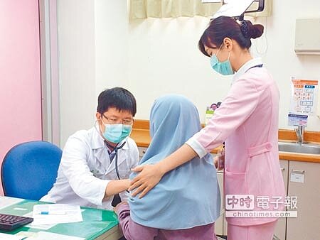 台大醫院雲林分院和社區診所合作,推動分級醫療與雙轉診制度,社區醫師若發現病患需進一步檢查或治療,可轉診至大醫院,讓醫療資源充分利用。(許素惠攝)