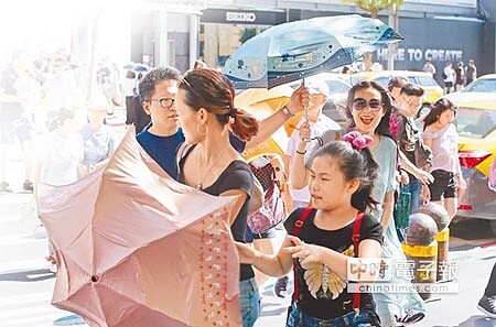 最近天氣炎熱高溫,而颱風尼莎正步步進逼,預計周六周日影響台灣最大。(本報資料照片)