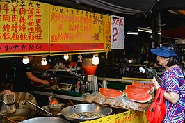 手寫的價目表，散發著樸實的人情味。