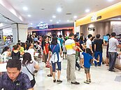 中部颱風假無風雨　飯店、百貨兩樣情