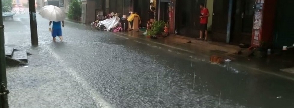 台南市安南區安和路一帶，逢雨必淹。 （資料中心）