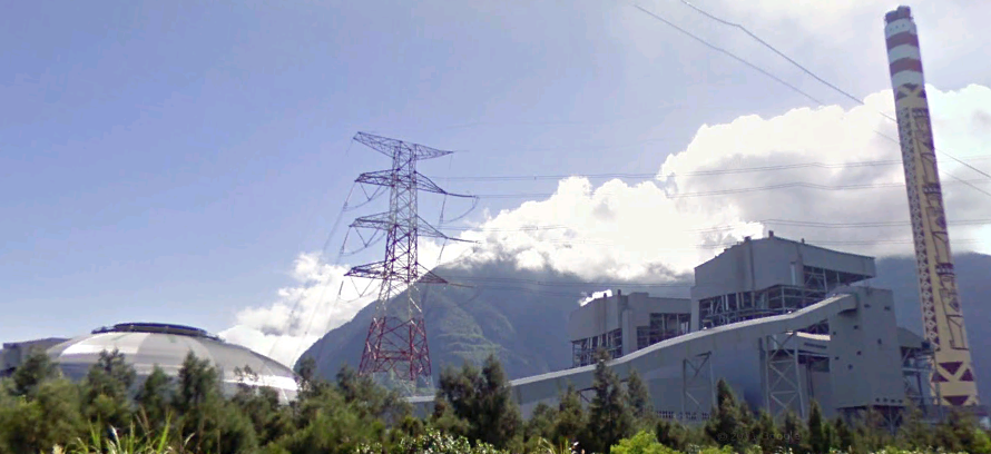 民營和平電廠電塔受颱風重創，致北台灣供電量大減130萬瓩。（資料中心）