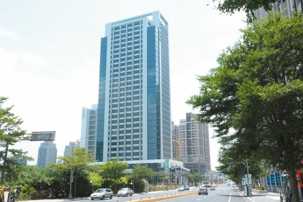 30層的豐邑雲智匯商辦大樓成為新竹地區第一高樓。（圖／林家琛）