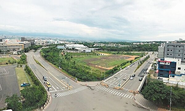 台中精密機械科技創新二期園區產業專用區預訂8月8日截標,已有75家廠商領標,涵蓋壽險集團、大型建商及不動產開發公司,競爭相當激烈。 記者宋健生/攝影