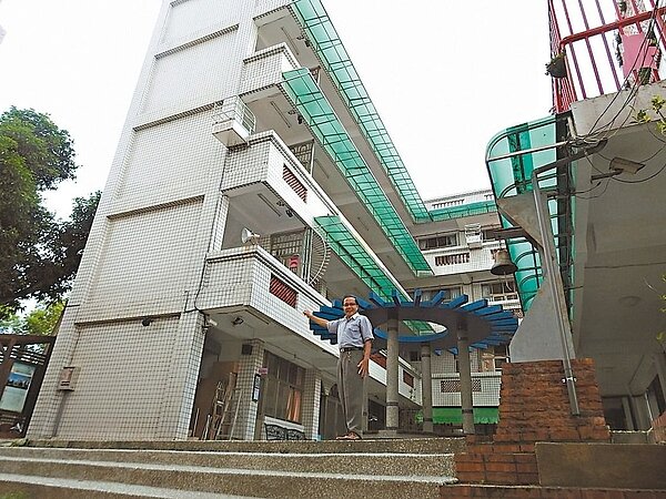 南投縣育幼安置空間仍不足,仁愛之家規畫改善舊樓館,讓小朋友能在更好的環境下成長。 記者賴香珊/攝影