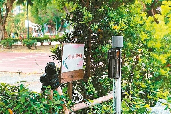 北市發生文化國小割喉案後,國中小學廣設電子圍籬。 報系資料照片