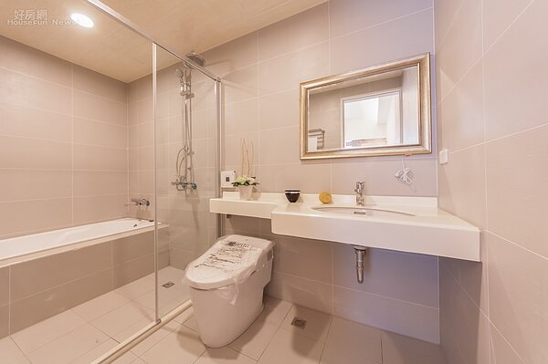 冬天馬桶坐墊很冰怎麼辦,最多人推薦買個免治馬桶。(好房網News記者張聖奕/攝影)