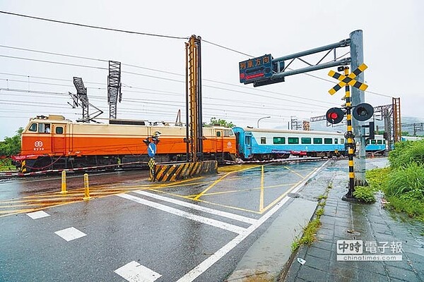 改善塞車的「台9線南澳平交道立體交叉改善工程」，預計9月底通車，10月底完工。（李忠一攝）