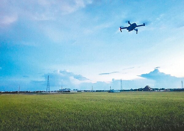 嘉義縣府調查，520以後，全縣共12間違反農地使用的建物，其中有2間施工興建中的違章工廠，圖為縣府啟用無人機空拍。 圖／嘉義縣政府農業處提供