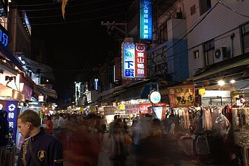 店面投資術／荷包縮水　店面投資也吹精巧風