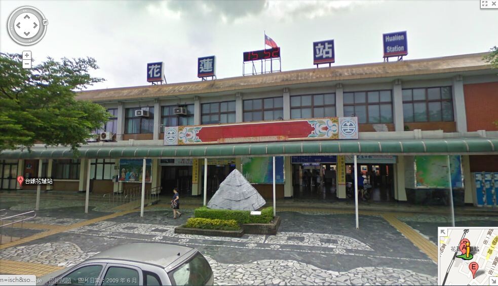 受到蘇花公路的坍方的影響,元旦連假花蓮火車站人潮眾多。(圖/擷取自google maps)