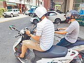 行車滑手機　半年取締3030件