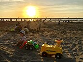 大安風沙節　戲水、沙雕、看夕陽