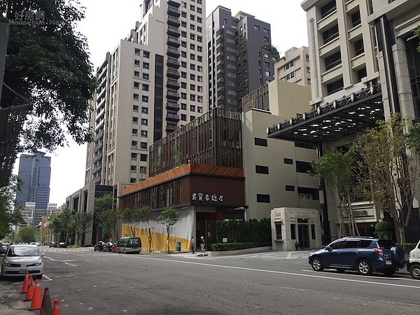 吳寶春的麵包店插旗台中第1站就選擇七期的「T&R廣場」。(好房資料中心)