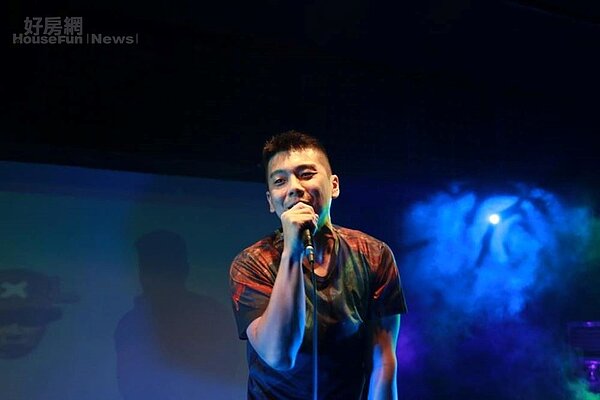 1.饒舌歌手懂伯以充滿重低音的聲線搭配獨特台式風格讓人印象深刻。