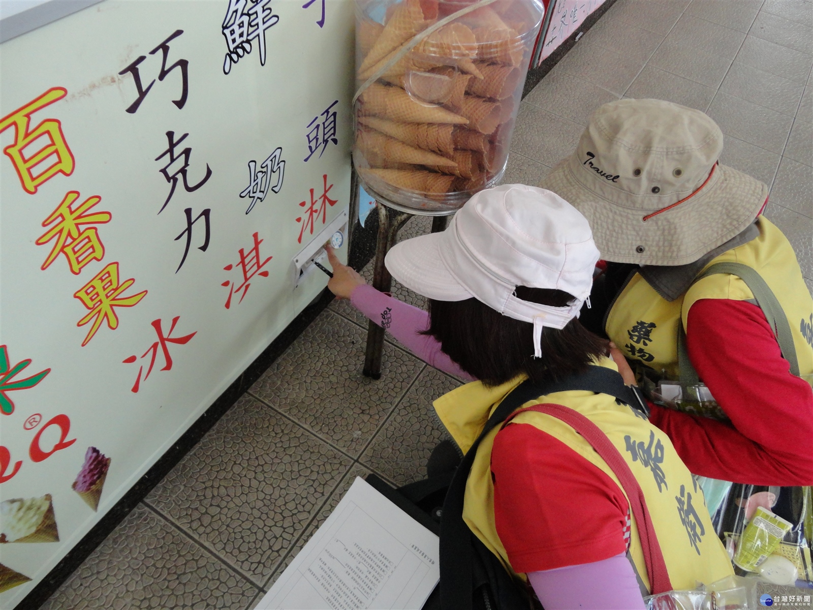 嘉義縣衛生局進行第二波冰飲品抽驗，共抽驗計65件。（台灣好新聞）