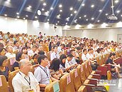 公立高中職　明年每班減1人