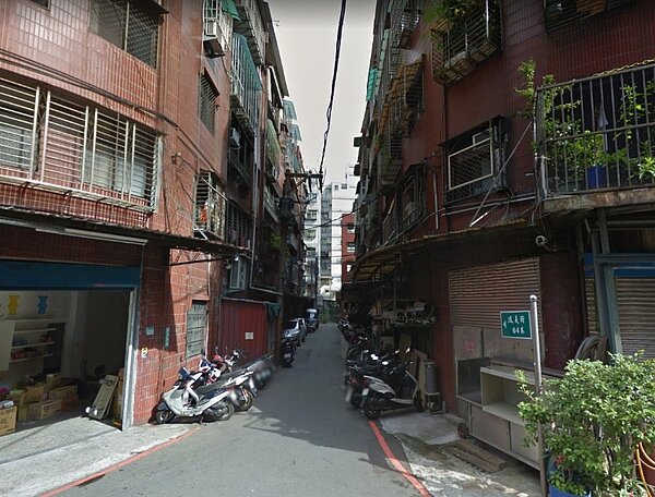 新北市蘆洲區民義街64巷發生工人墜樓意外（圖／翻攝自google map）