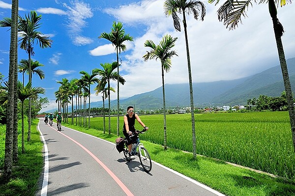 台東往返花蓮的台9線及台11線,是許多單車客喜愛挑戰的路段。(圖/台東縣政府)