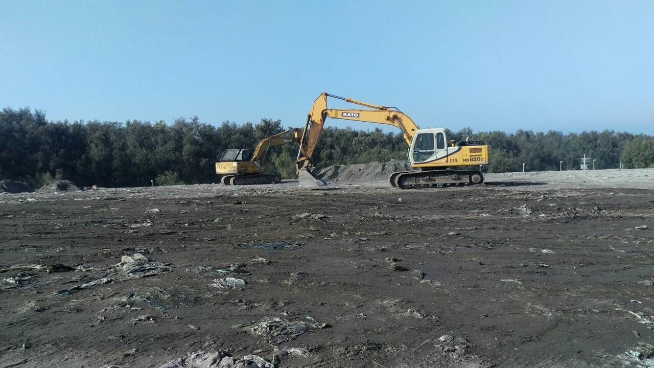 台南市環保局活化城西掩埋場，將挖出垃圾進行焚化與回收處理，有效利用土地。 記者鄭惠仁／攝影